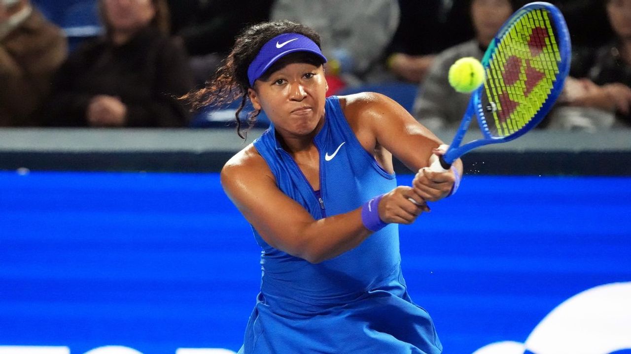 Osaka Advances in Front of Home Fans in Tokyo